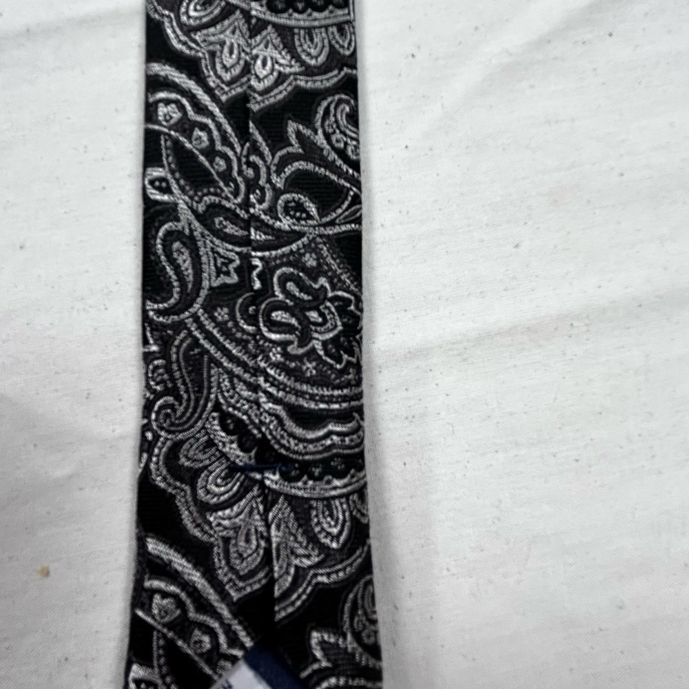 Izod Black and‎ Silver Paisley Tie - Picture 4 of 7